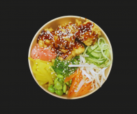 POKE bowl z łososiem w tempurze